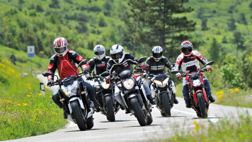 Benelli TNT 899 - Ducati Streetfighter 848 - Kawasaki Z800 - MV Agusta Brutale 800 - Yamaha FZ8 ABS