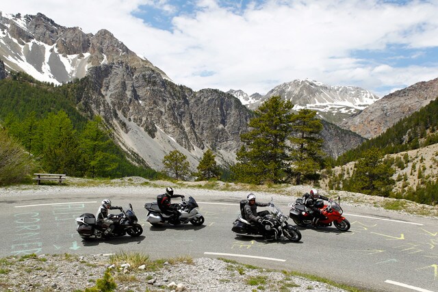 Alpen Master 2013: tourer - BMW F 800 GT  Moto Guzzi California Touring Triumph Trophy SE Yamaha FJR 1300 A