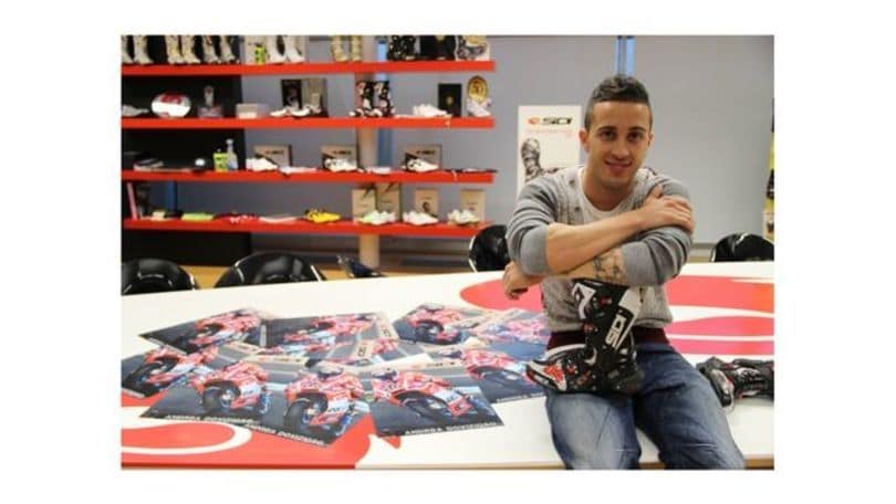 Andrea Dovizioso in visita alla Sidi