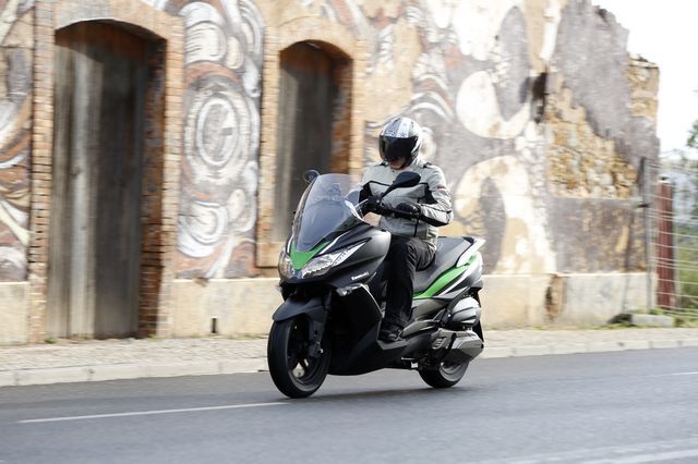 Kawasaki J300: il test