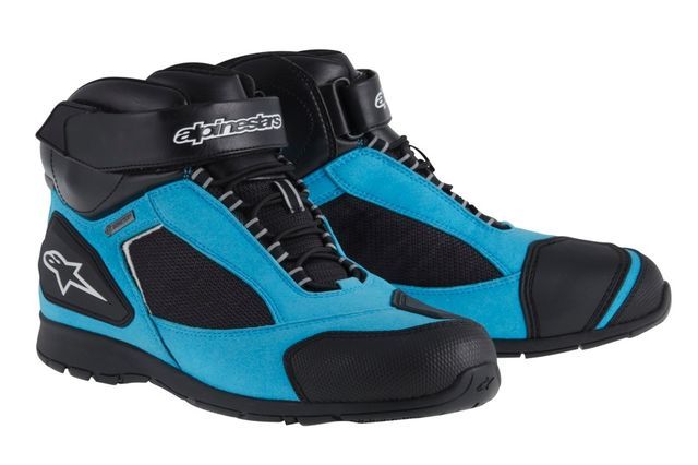 Scarpe Sierra GTX e giacca Stella Tornado Rideout: ecco due grandi novità Alpinestars