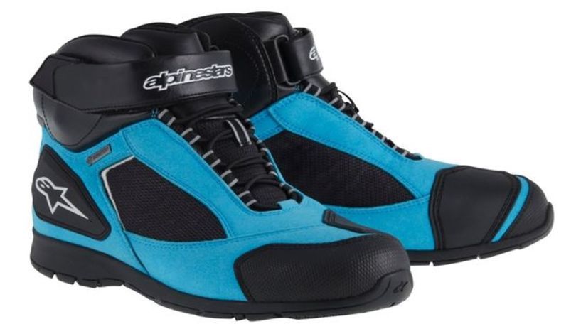 Scarpe Sierra GTX e giacca Stella Tornado Rideout: ecco due grandi novità Alpinestars