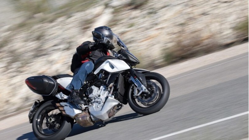MV Stradale 800: motard da turismo