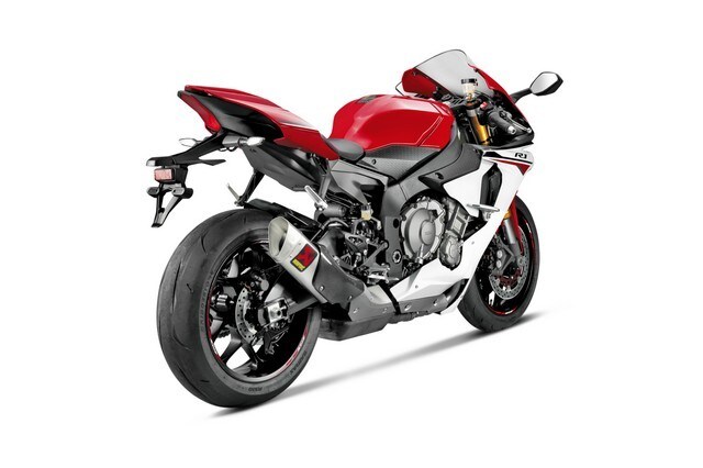 Akrapovic rende la R1 una moto da GP