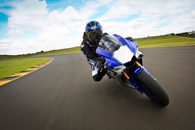 Yamaha YZF-R1: ci abbiamo giocato