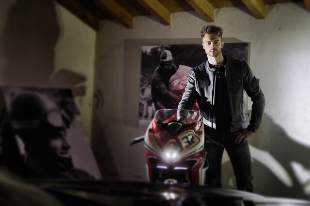 Leon Camier svela la MV F4 Replica Corse