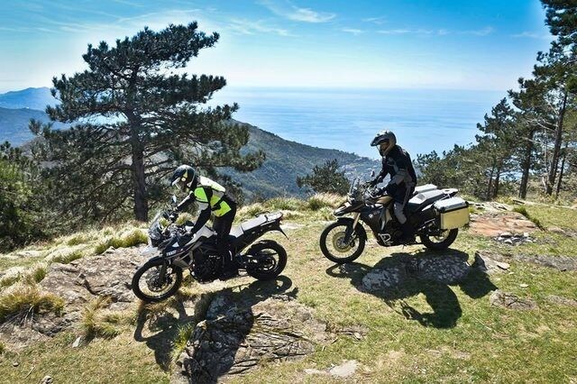 Tiger 800 XCX e F 800 GS Adventure: la sfida