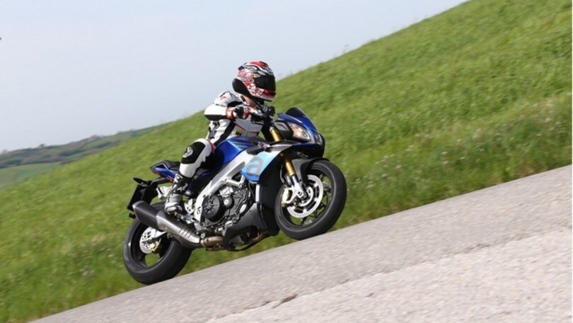 Aprilia Tuono V4: testata la nuova ricetta