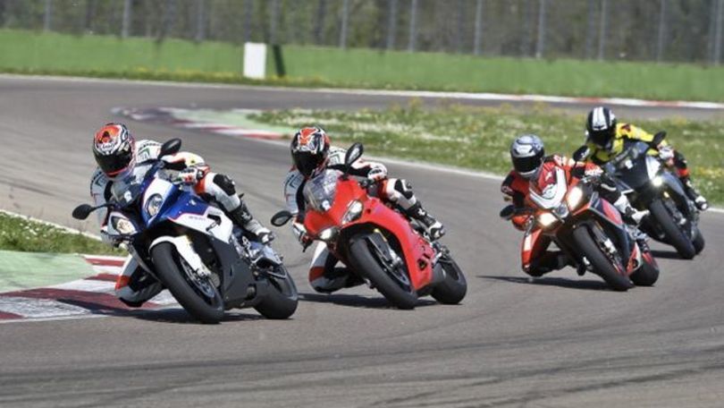 Aprilia, BMW, Ducati, Yamaha: sportive contro