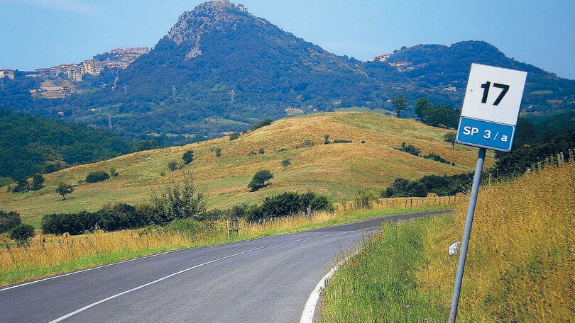 Agosto in moto: itinerari suggestivi per tutti i gusti nel Centro Italia
