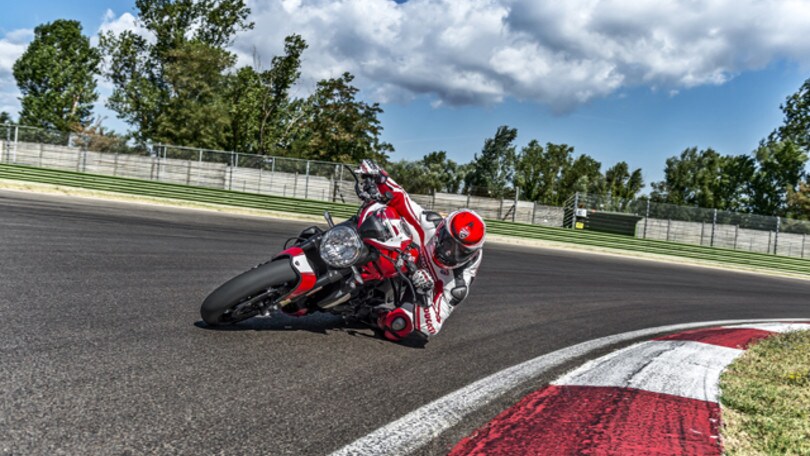 Ducati Monster 1200 R: il test