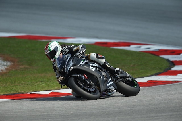 Kawasaki ZX-10R: in azione a Sepang