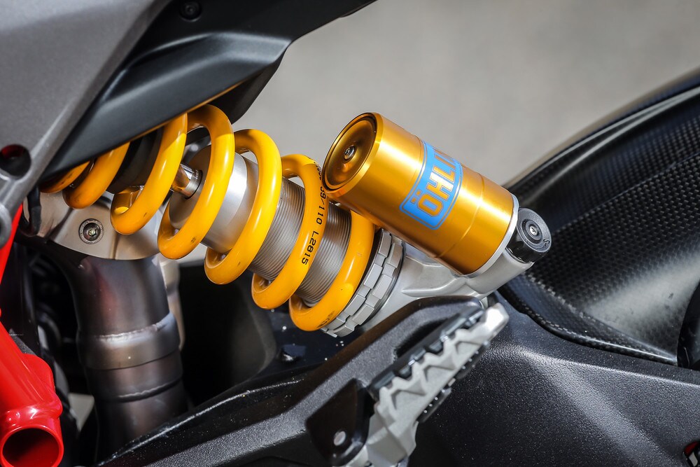 Ducati Hypermotard 939 e 939 SP: le foto statiche