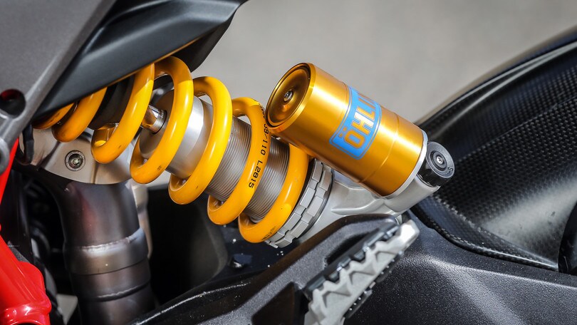 Ducati Hypermotard 939 e 939 SP: le foto statiche