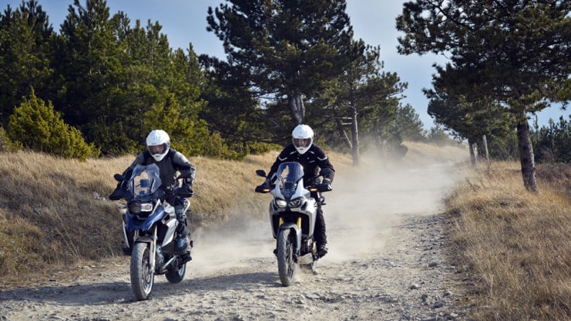 BMW R 1200 GS VS Honda Africa Twin: le foto in azione