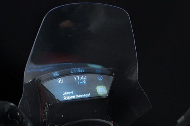 Tricity con parabrezza intelligente