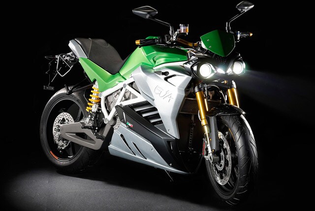 Energica Eva, primi test su strada, attesa in Italia