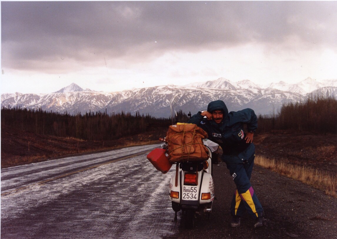 Vespa e viaggi: 70 anni di “strada”