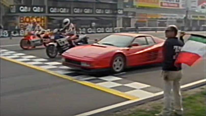 Amarcord: Agostini e Lawson sfidano una Ferrari