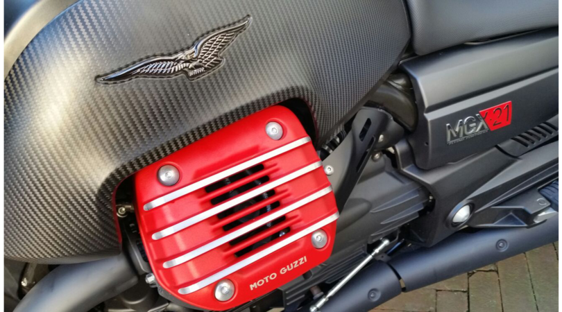 Moto Guzzi MGX-21: le foto