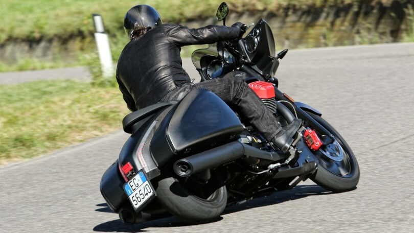 Moto Guzzi MGX-21: viaggiatrice coraggiosa