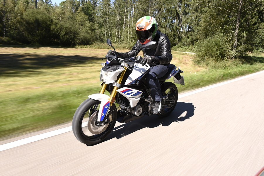 BMW G310R, piccola, nuda e divertente: il test