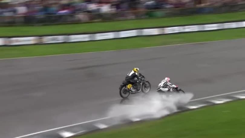 Troy Corser scivola con una BMW R5 SS del '36 a Goodwood