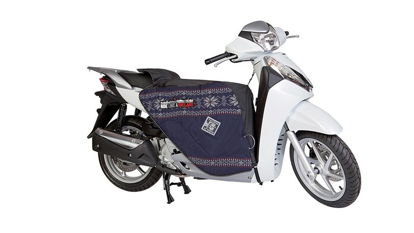 Deejay contro pioggia e freddo