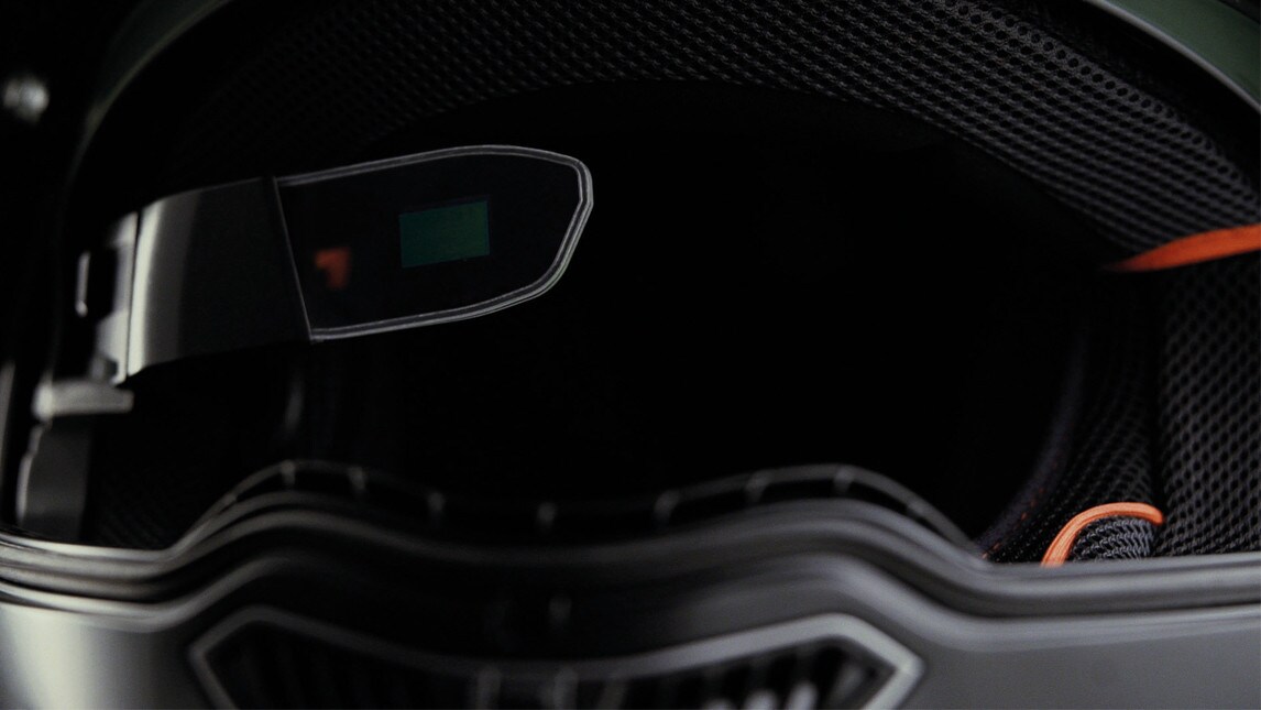 Nolan lancia il casco con gli ologrammi