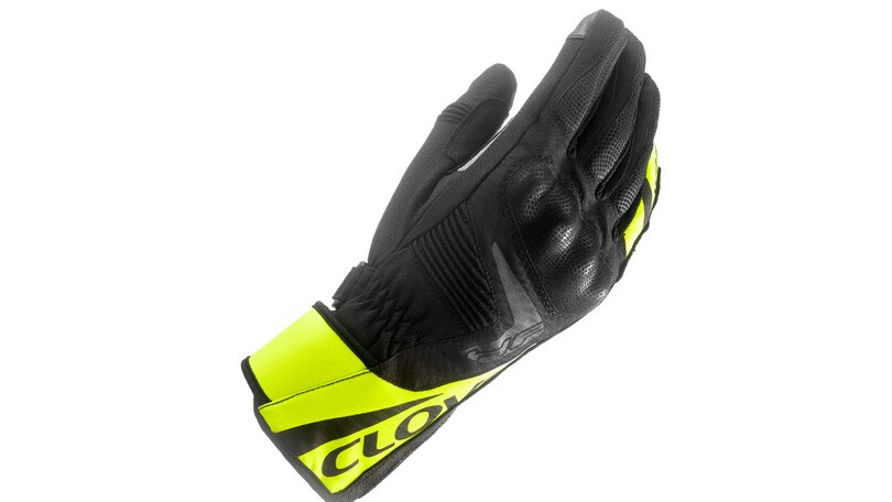 In Francia guanti obbligatori