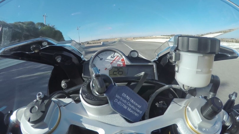 In sella alla BMW S 1000 RR gommata con le Michelin Power RS