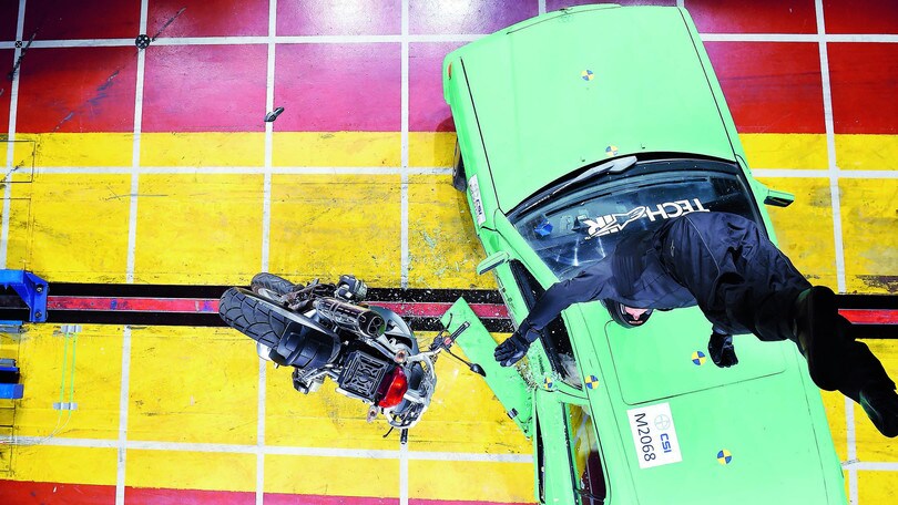 Airbag per tutti solo nelle corse ma...