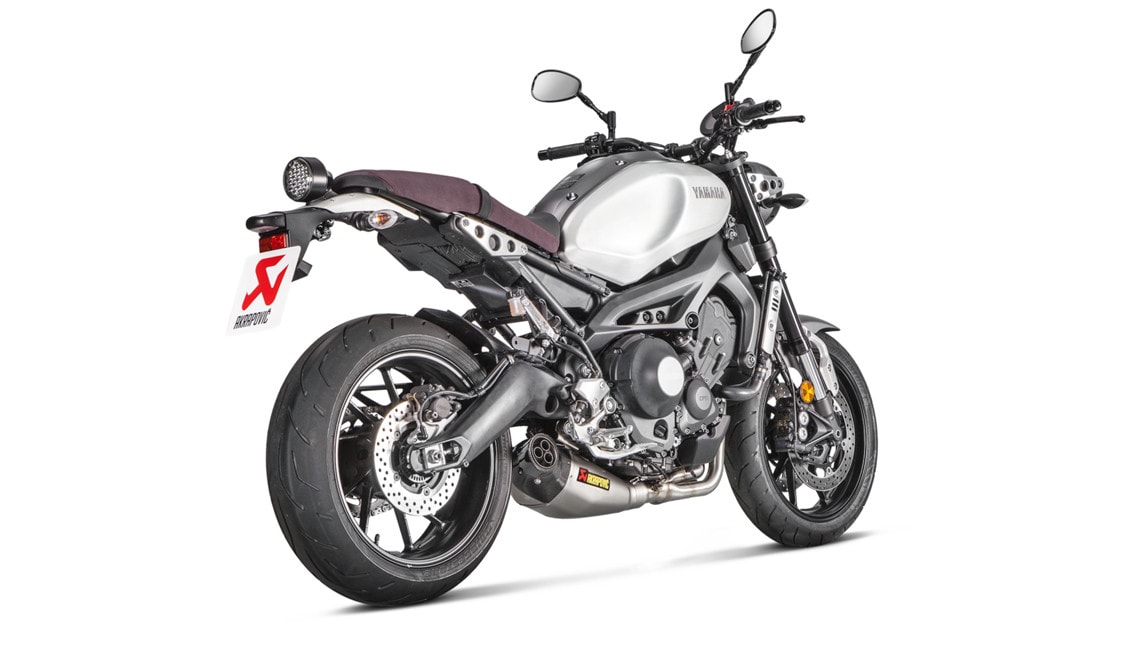 Akrapovic racing per le tre cilindri Yamaha