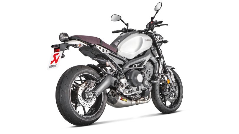 Akrapovic racing per le tre cilindri Yamaha