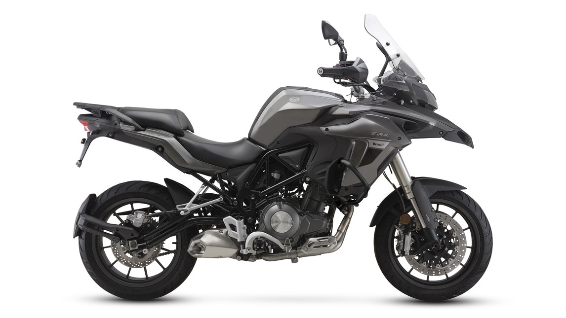 benelli-leoncino-e-trk-502-due-facce-della-stessa-medaglia-inmoto