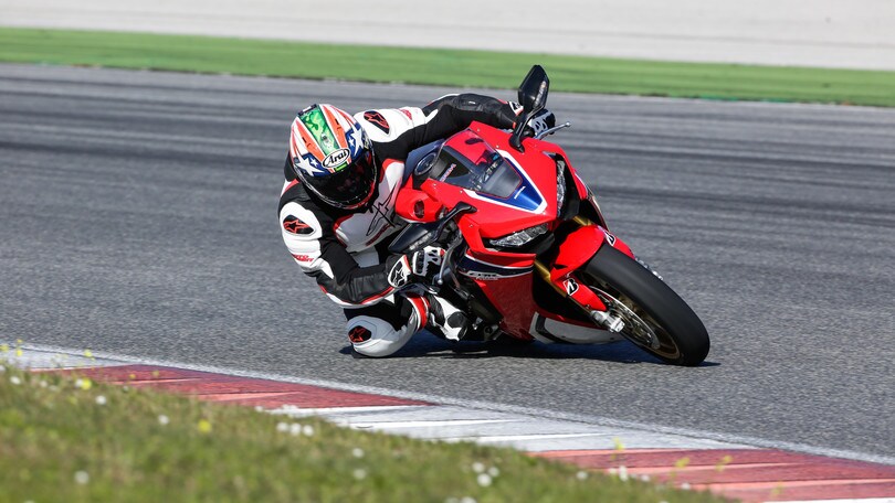 Honda Fireblade e Fireblade SP: avantreno incollato all'asfalto