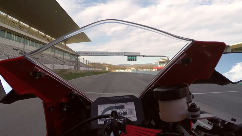 In sella alla nuova Fireblade con John McGuinness!