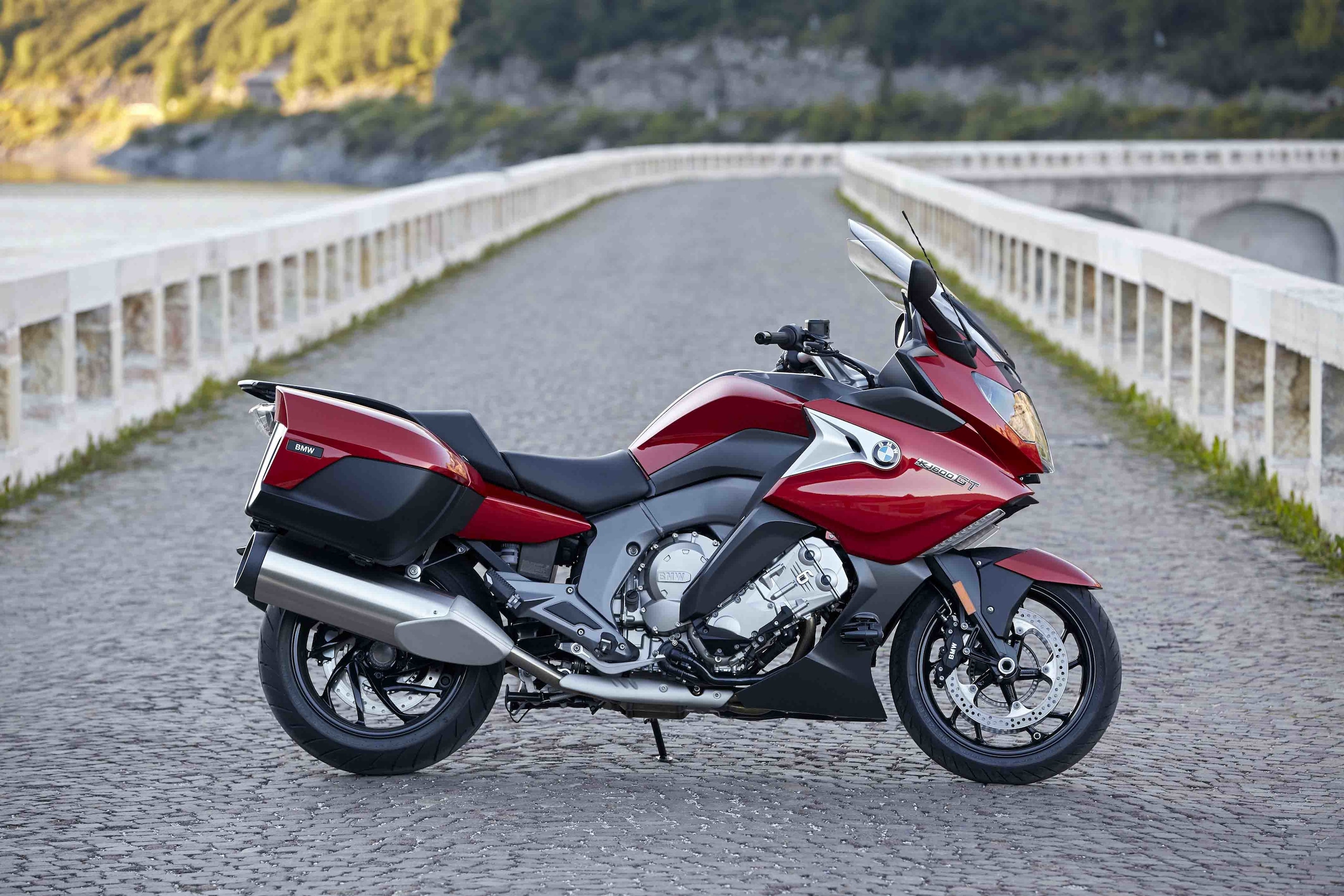 BMW K1600GT: l'ammiraglia si rifà il trucco