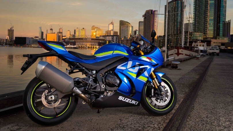 Suzuki GSX-R 1000 R: cosa cambia rispetto alla standard