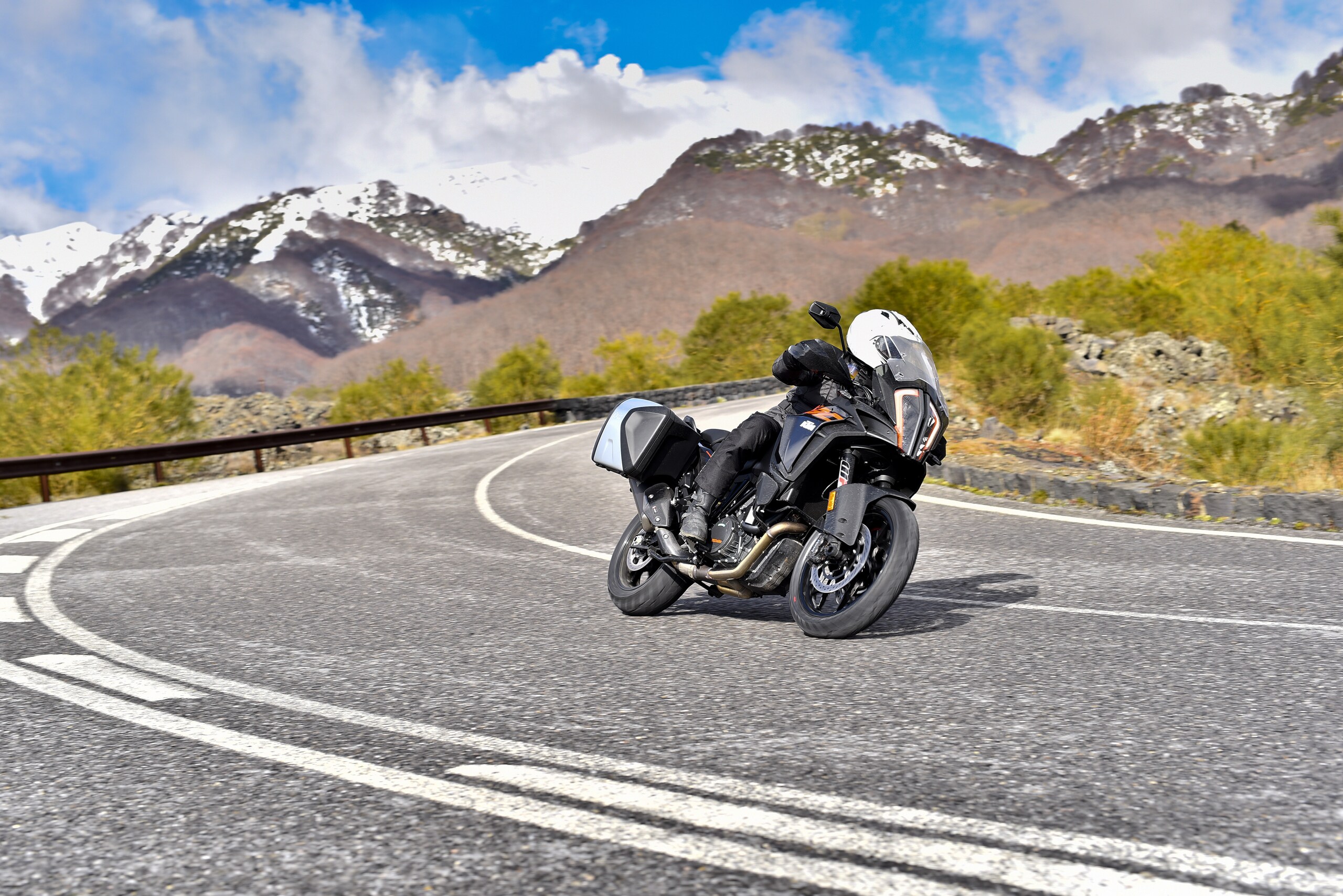 KTM 1090 Adventure e 1290 Super Adventure S: alto livello