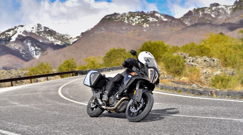 KTM 1090 Adventure e 1290 Super Adventure S: alto livello