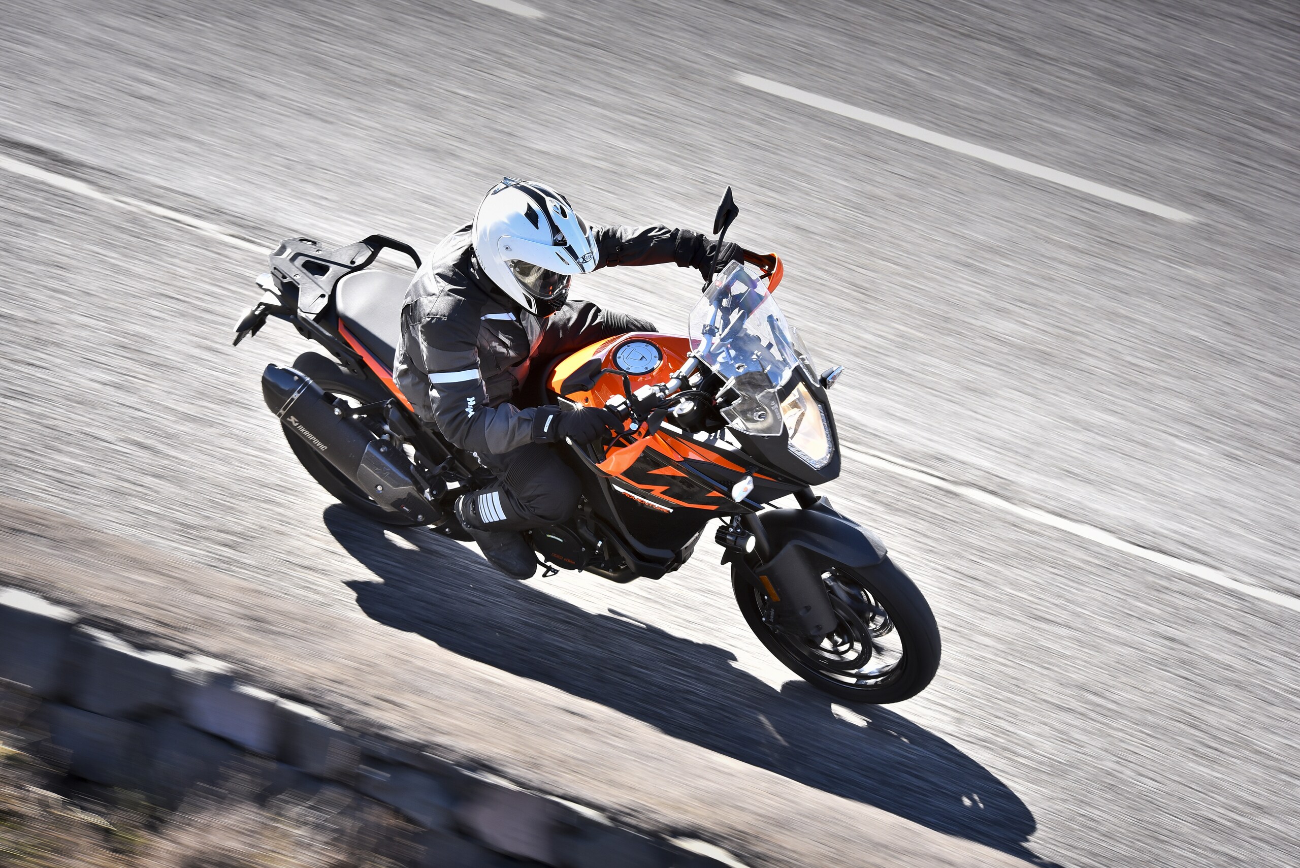 KTM 1290 Super Adventure S e 1090 Adventure: gemelle diverse