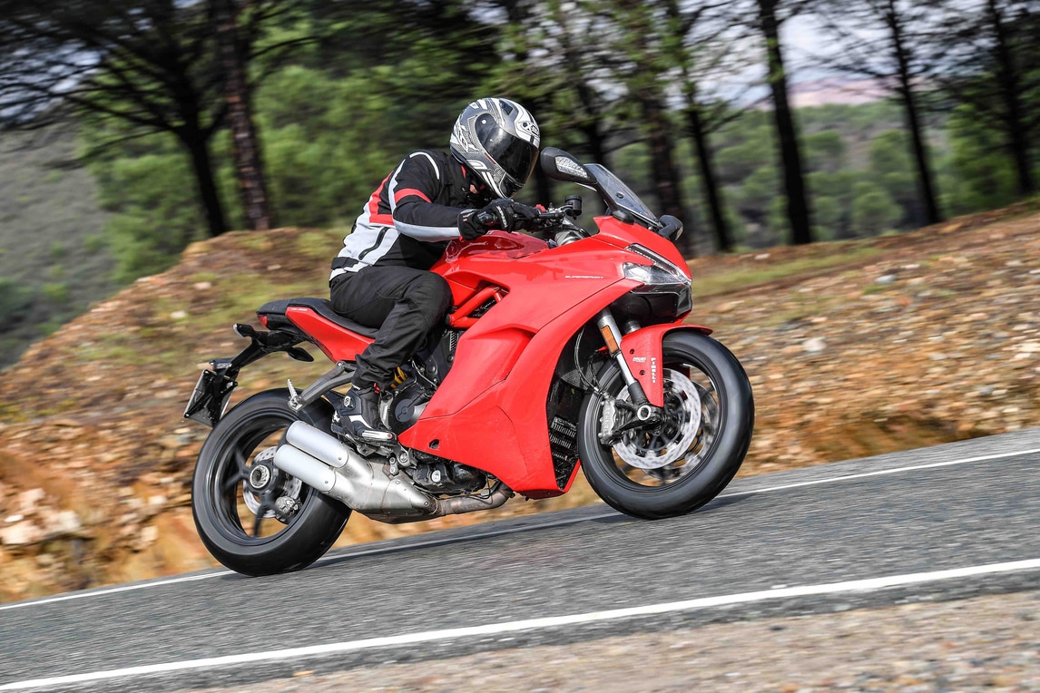 Ducati Supersport: racing da viaggio