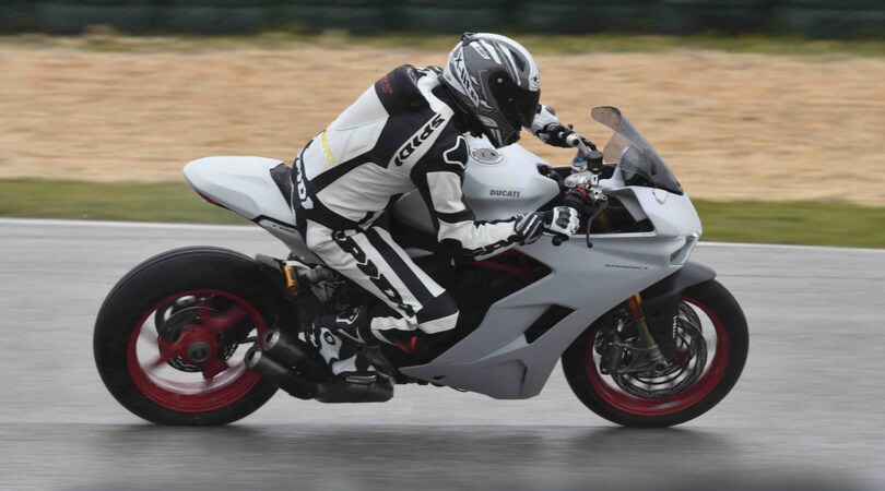 Ducati Supersport: le foto in azione