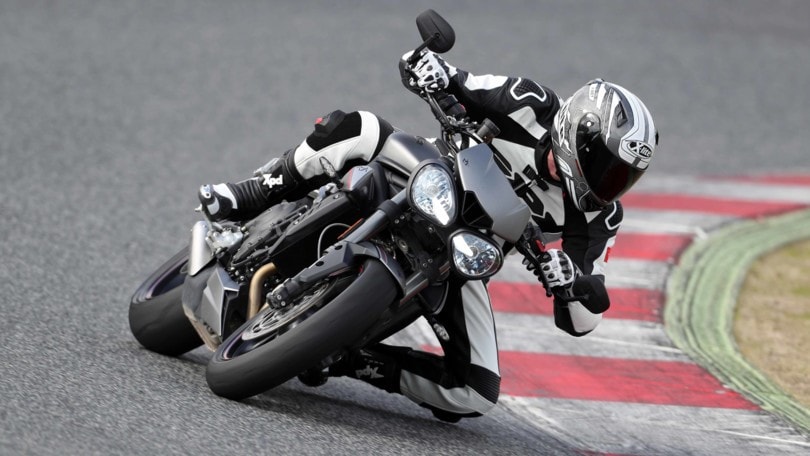 Triumph Street Triple RS: la media che vale come una maxi