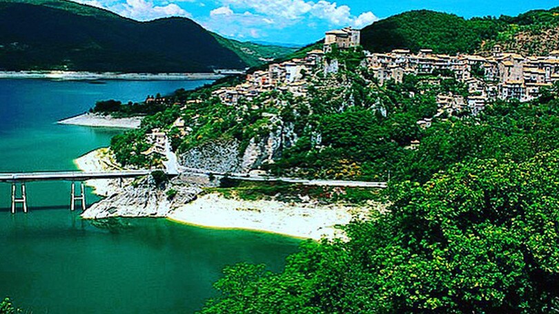 Il fine settimana del gusto si celebra sul Lago del Turano e sulle spiagge del Friuli-Venezia Giulia