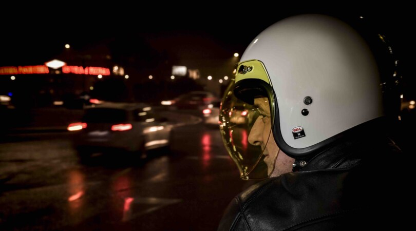 Moto nude e caschi aperti: la nouvelle vague del vintage