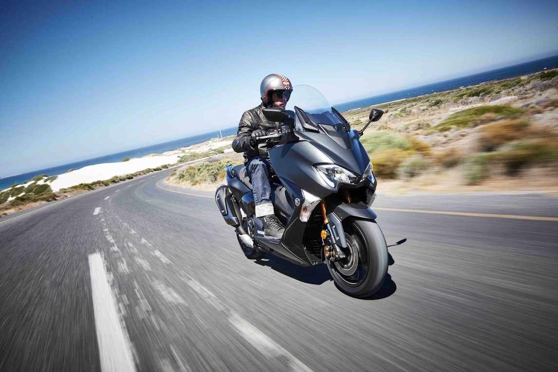 Yamaha TMax "DX": la prova su strada