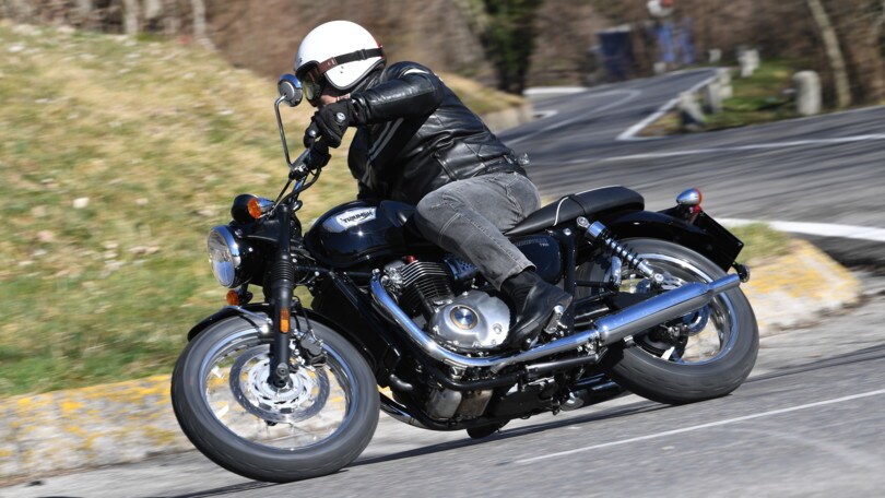 Triumph Bonneville T100 e T100 Black: vintage tecnologico