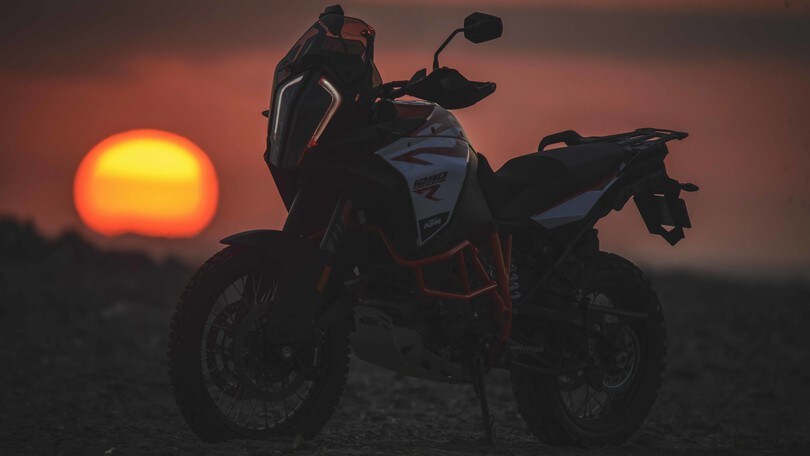 KTM 1290 Super Adventure R sfida il deserto della Dakar
